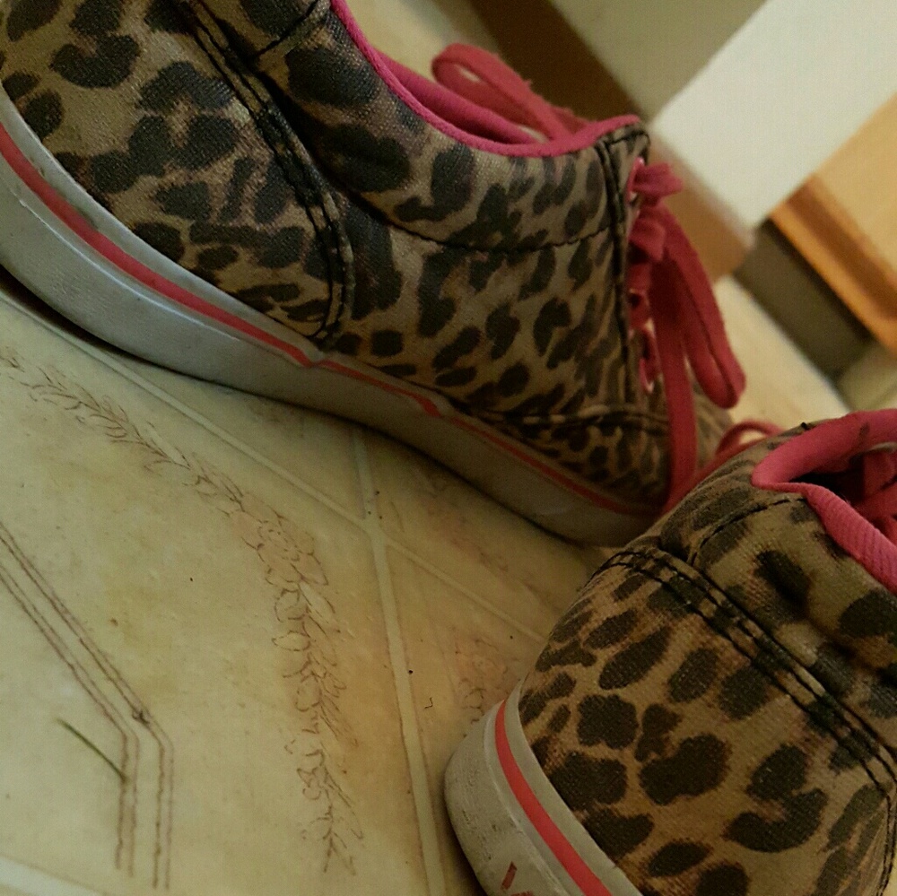 Cheetah Print Van's. - Picture 2 of 4