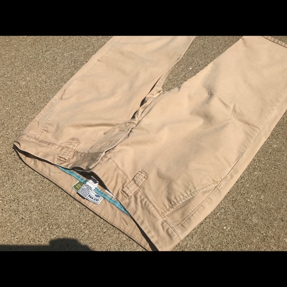 Old navy khaki capris. NWOT. W30 L29 I20 - Picture 2 of 3