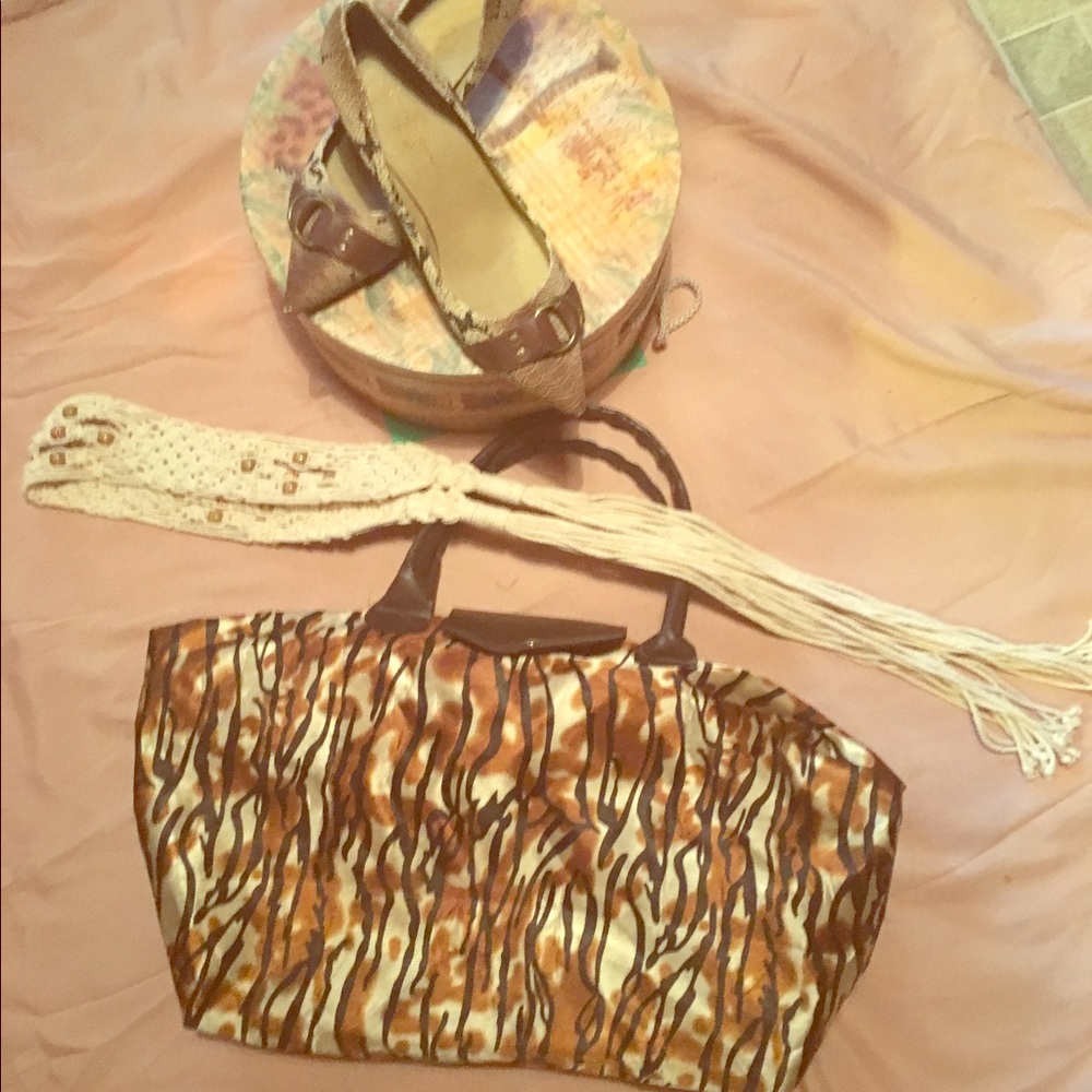 Jessica Simpson, fashion tote and belt