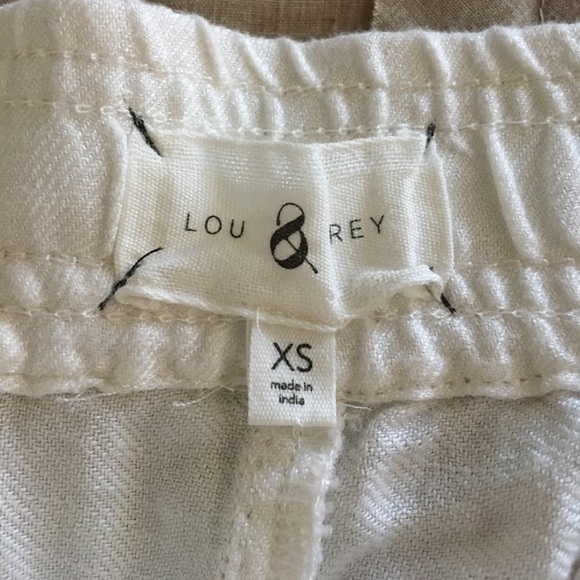 White shorts and cute little pattern at bottom - Picture 4 of 4