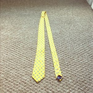 🔥FIRE SALE🔥 Chaps Preppy Yellow Shark Tie