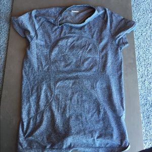 Lululemon tee shirt
