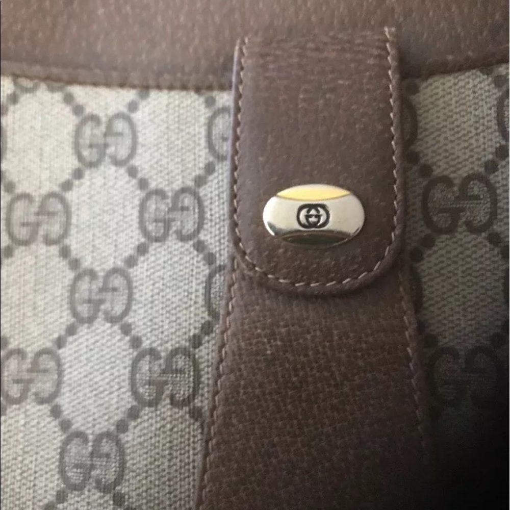 Authentic Gucci bag very vintage 12 wide 81/2