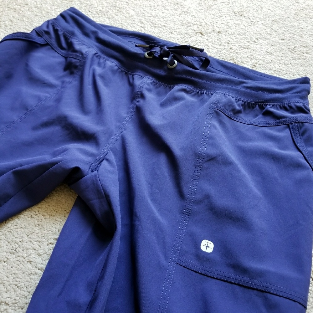 NWOT - Cool Soybu Capri joggers - Large