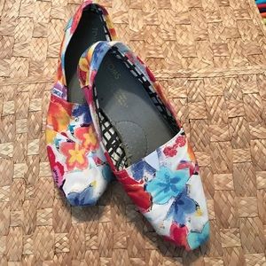 Floral print Toms flats