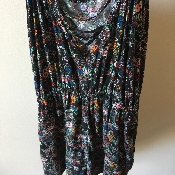 Black flowery romper - Picture 2 of 3