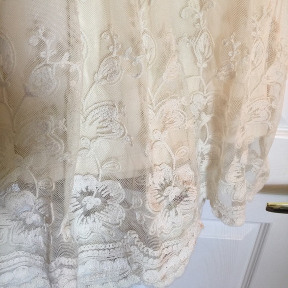 Beautiful romantic blouse - Picture 4 of 5