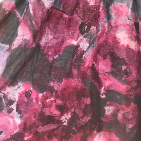 Flowy hi-lo Dress - Picture 2 of 4