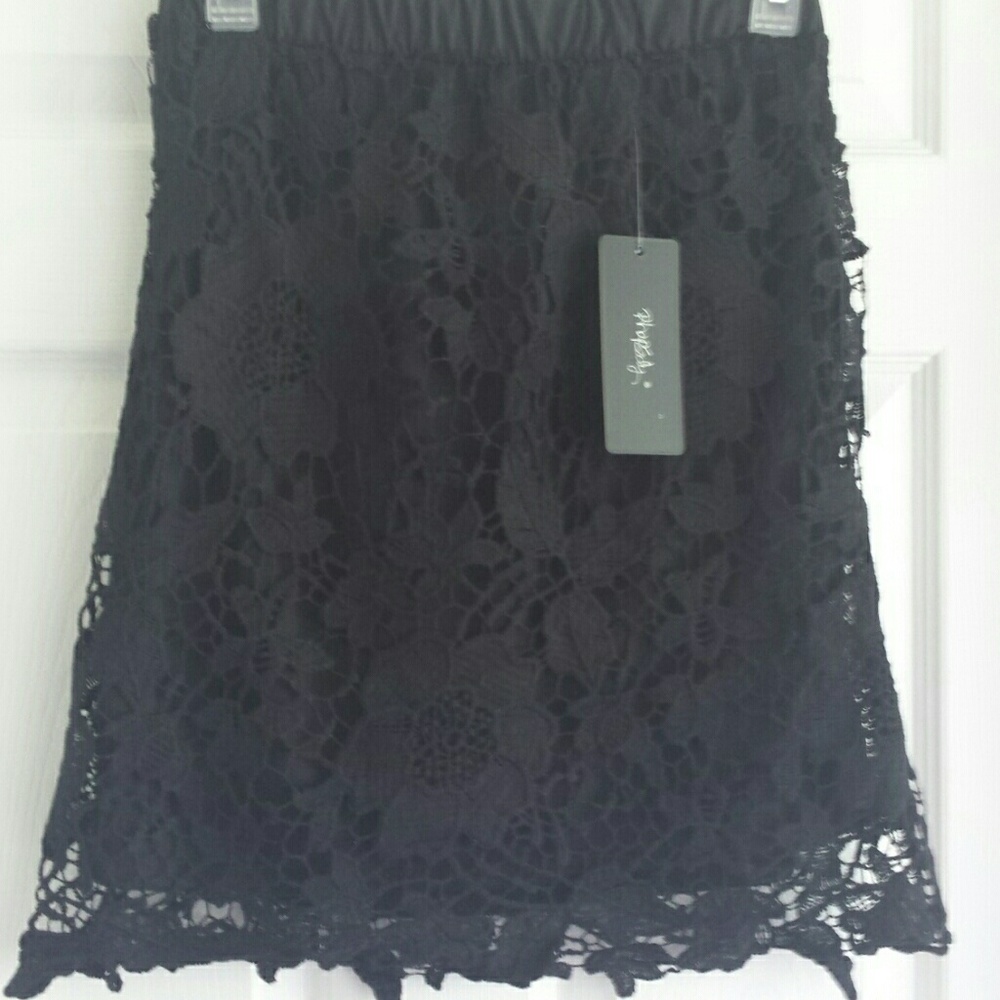 BLACK LACE SKIRT...