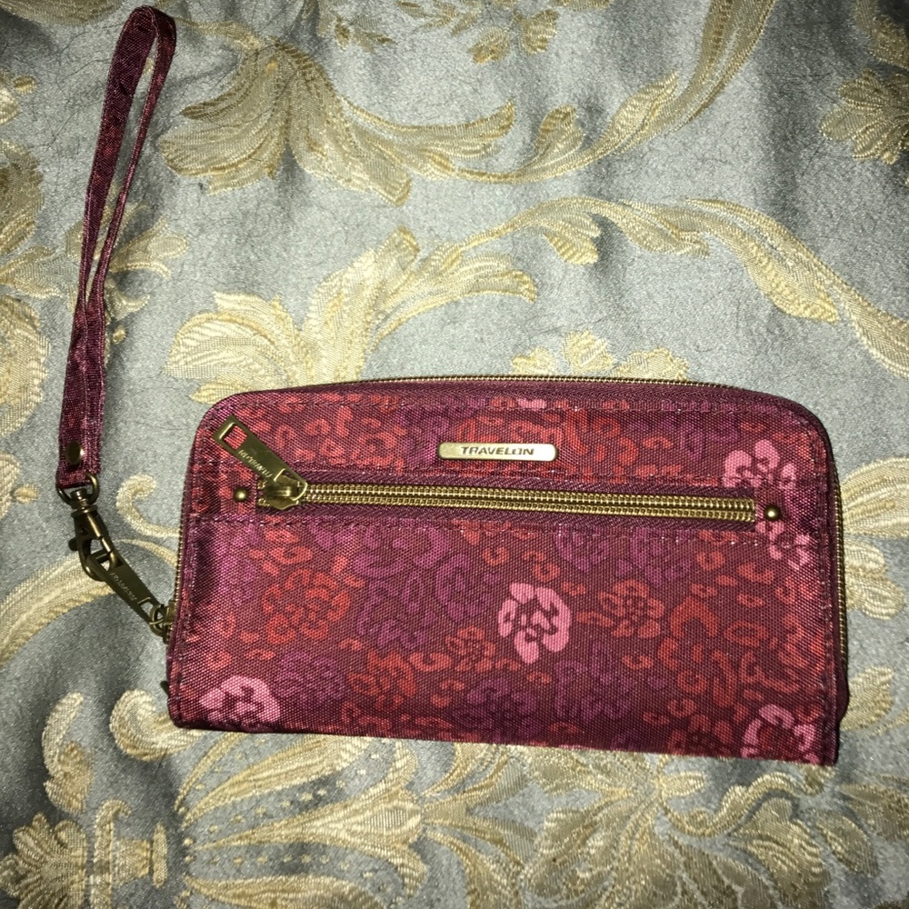 Travelon Pink/purple clutch wallet