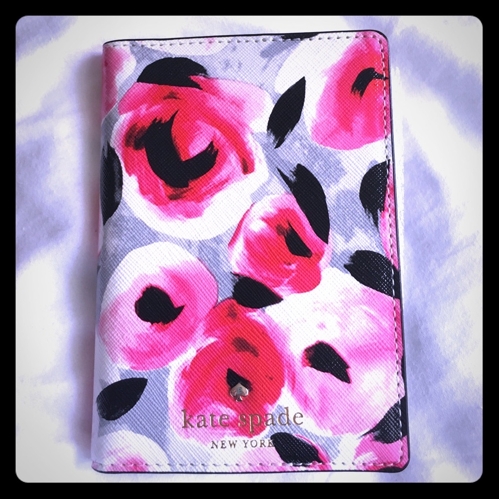 ✨BRAND NEW✨ Kate Spade Passport Holder🌸