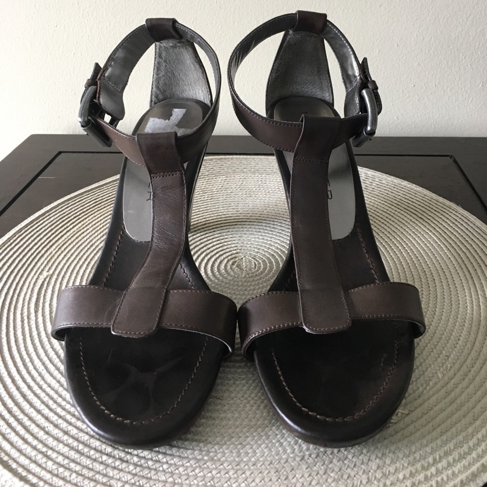 NWOT Dark chocolate brown T Strap Heels