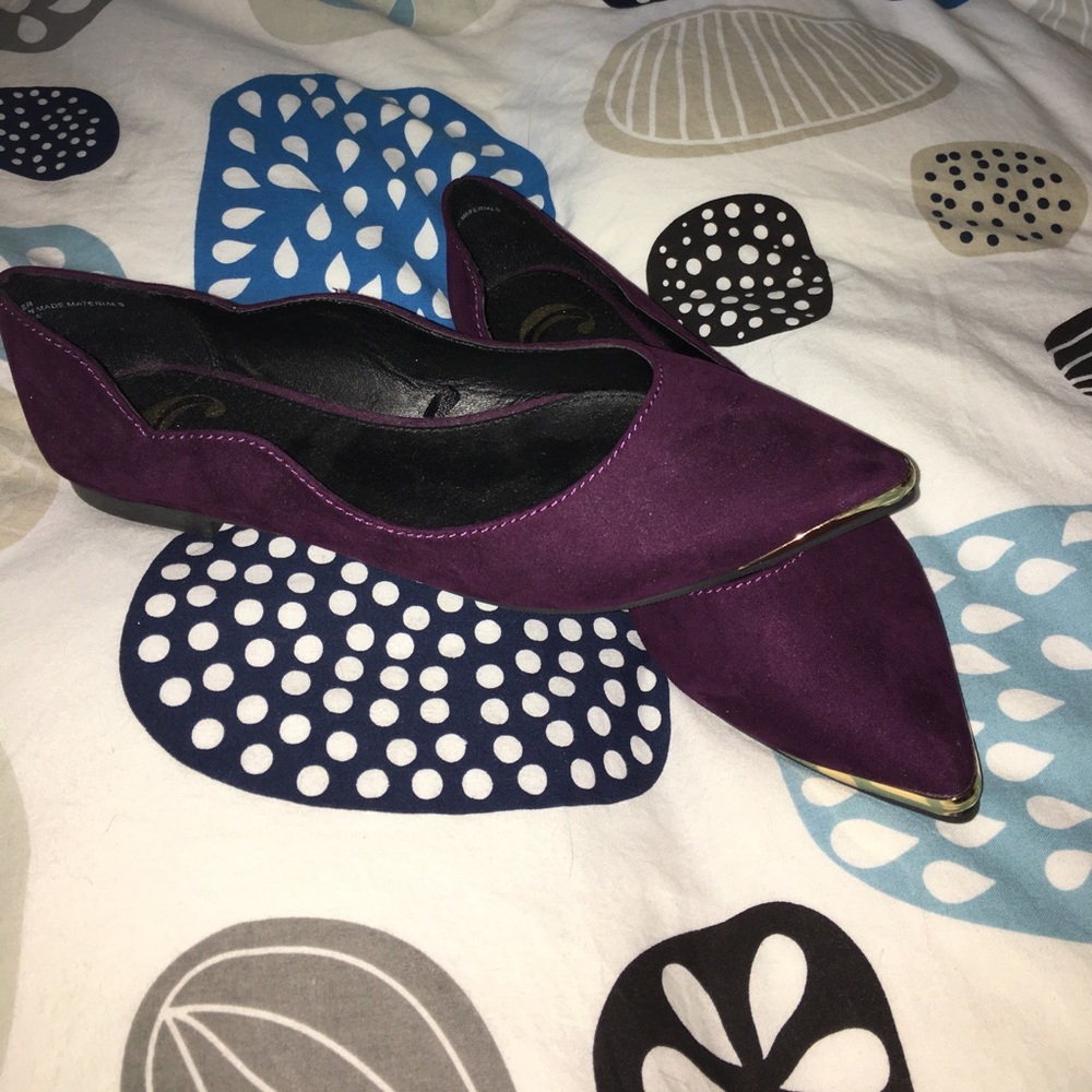 NEW Suede pointy-toe flats with gold detail