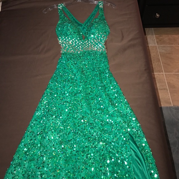 PROM DRESS - Picture 3 of 3