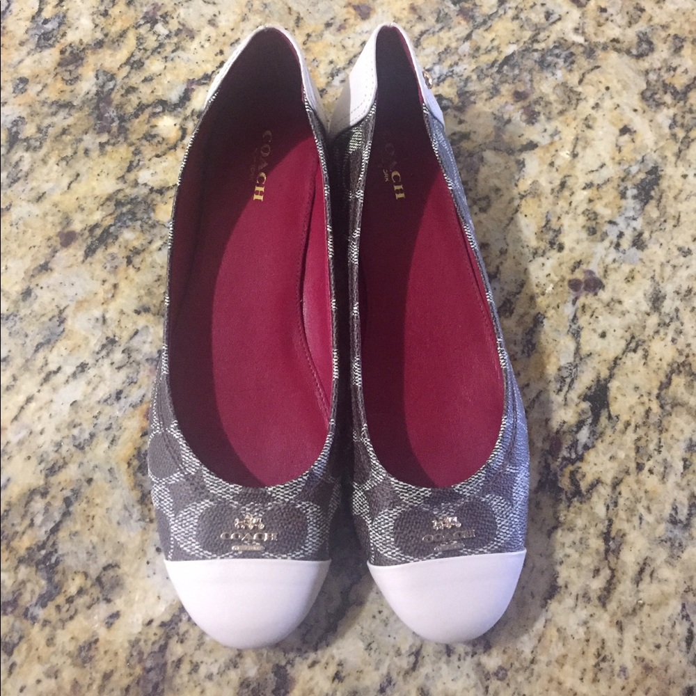 NWOT Coach flats