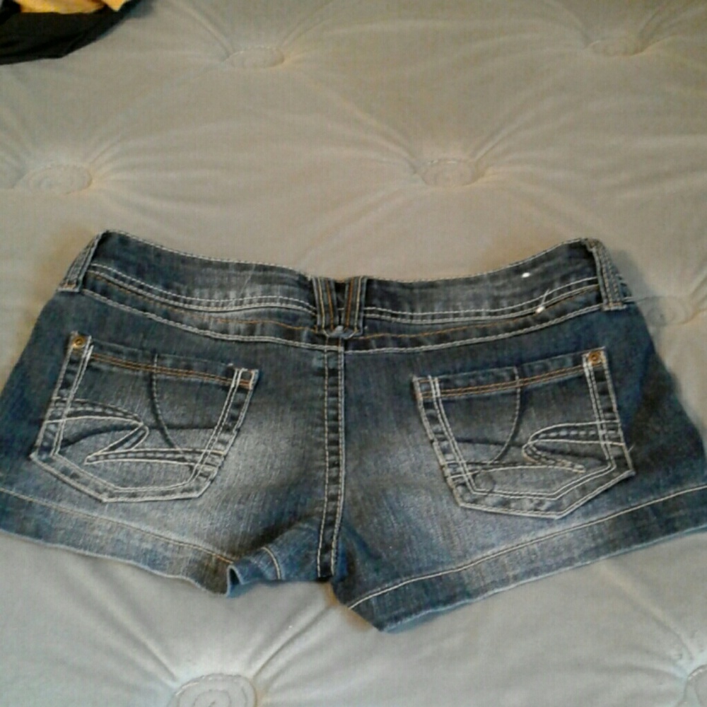 Shorts - Picture 2 of 3