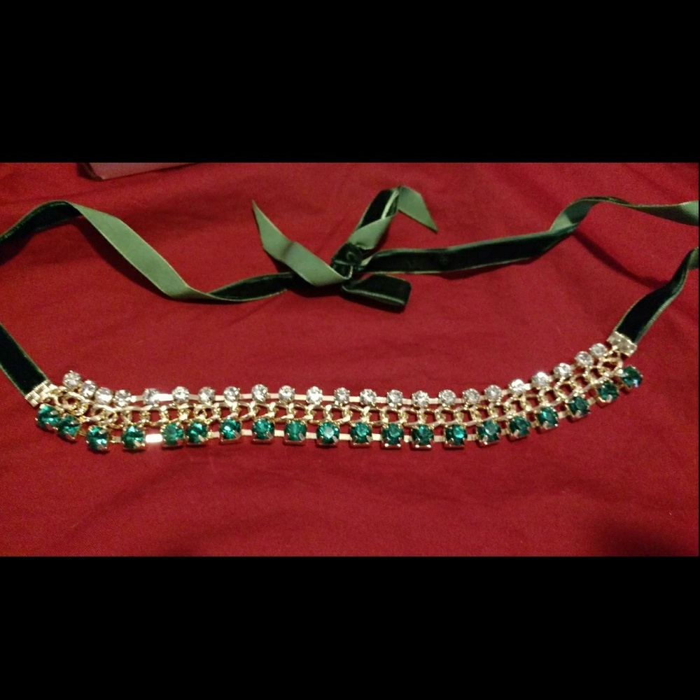New! Gorgeous green velvet and gold choker