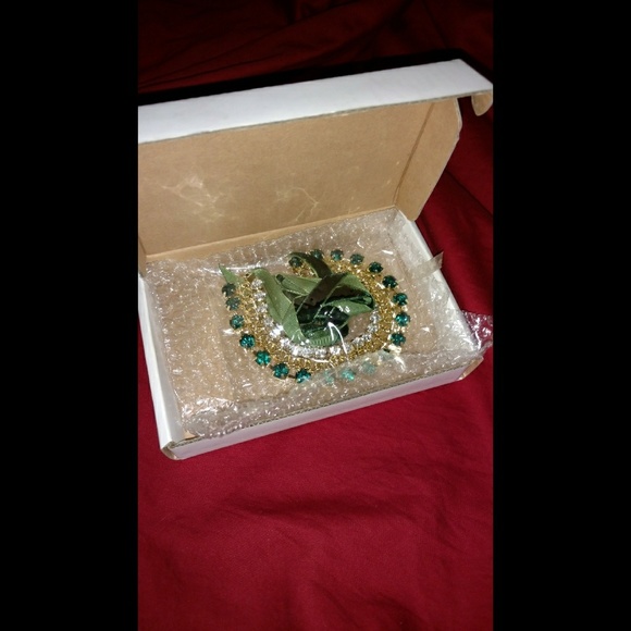 New! Gorgeous green velvet and gold choker - Picture 2 of 2