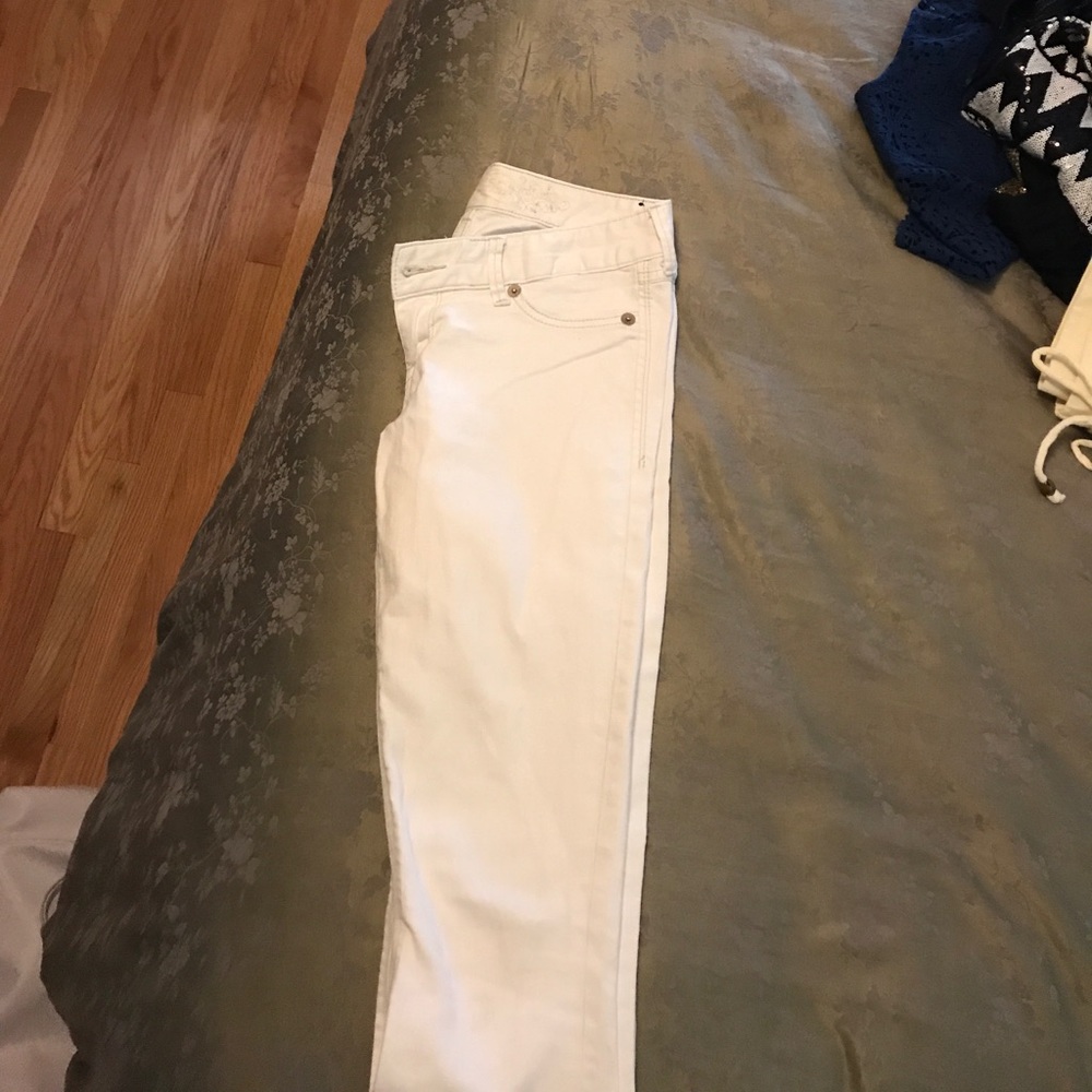 White skinny jeans