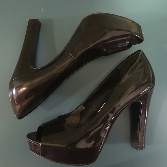 Nine West Patent Leather Platform Peep Toe Pumps - Picture 4 of 7