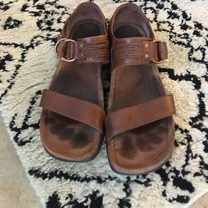 Earth Brown Sandals - Size 7.5