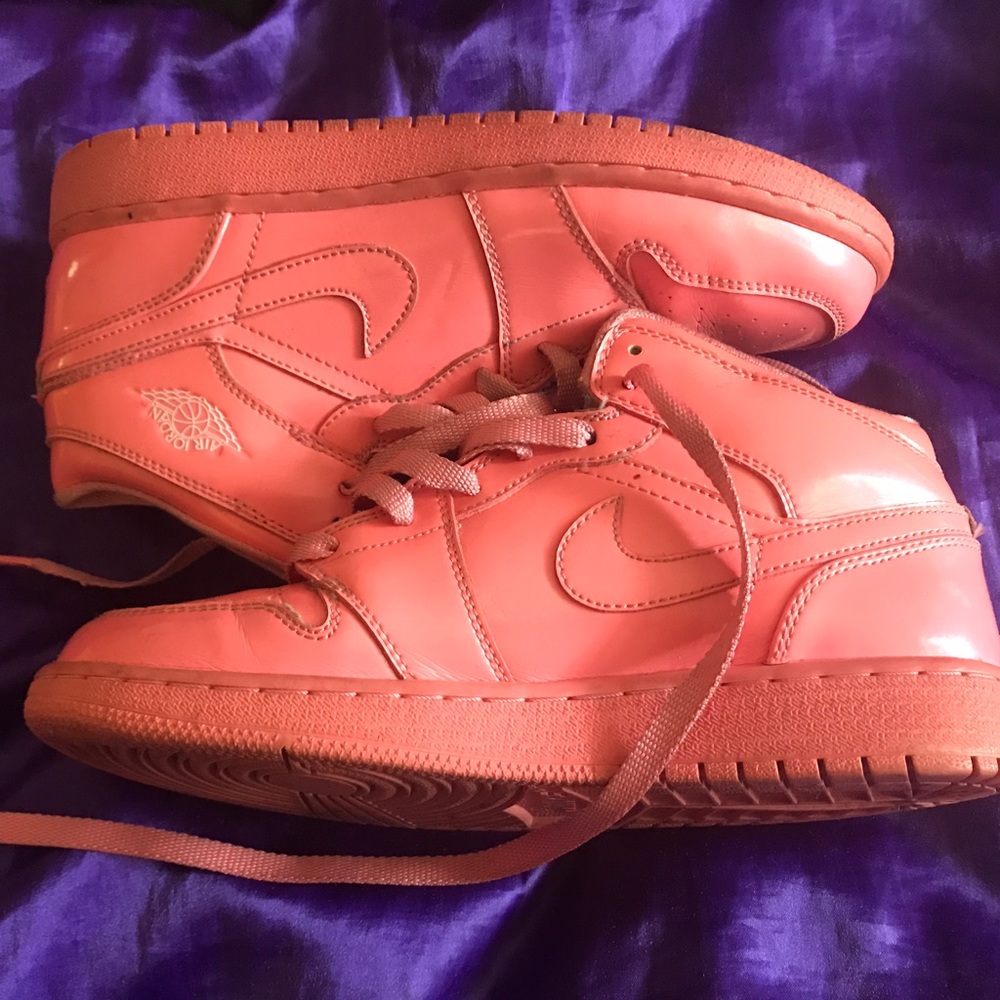 AIR JORDAN 1s PINK PATENT LEATHER size 5.5