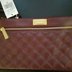 Michael Kors LG leather  zip clutch