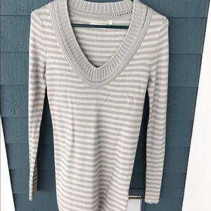 Like New Martin and Osa light weight sweater