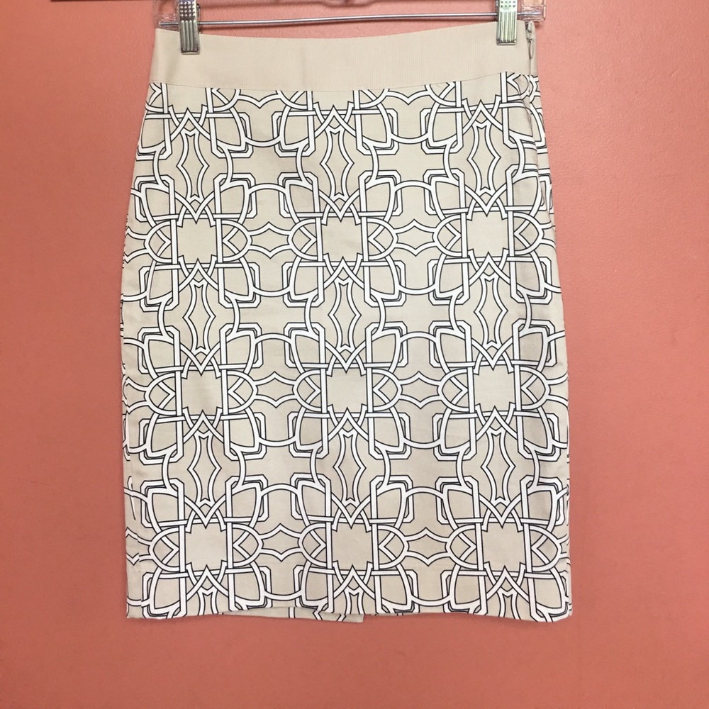 Geometric pattern skirt