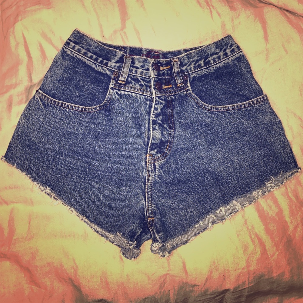 Vintage high waisted jean cutoffs!