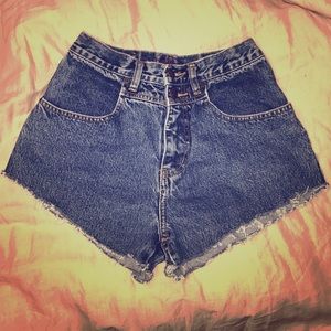 Vintage high waisted jean cutoffs!