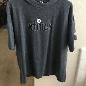 Large etnies t shirt excellent condition