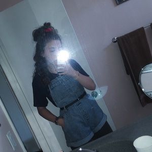 Meet your Posher, Alicia