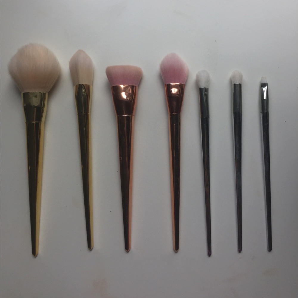 Metallic brush set