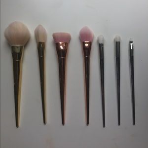 Metallic brush set