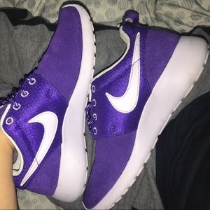 Purple Roshes runs Nike preschool
