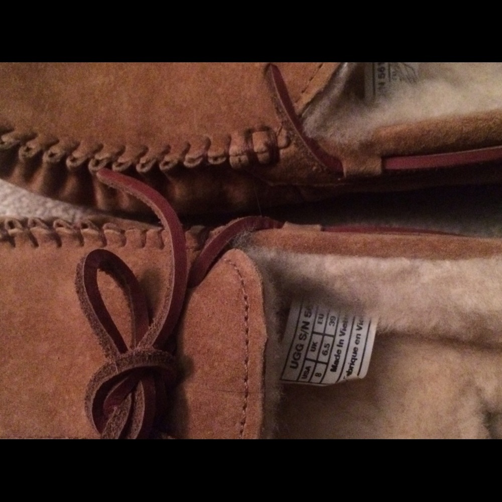 UGG Slippers - Excellent Condition