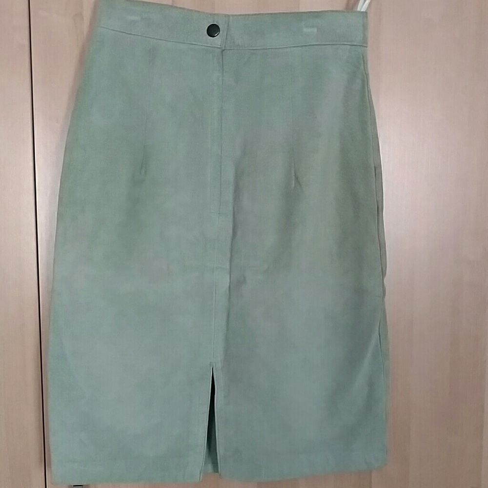 Vintage mint green leather suede skirt - Picture 2 of 3