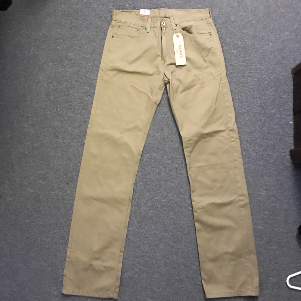 NWT Levi's khakis 32/34