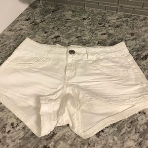 Size 3 Jolt White Stretch Shorts 🌹🌹