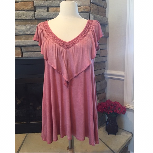 Max Jeans Tops - 🎉HP🎉Boho Blush Shirt