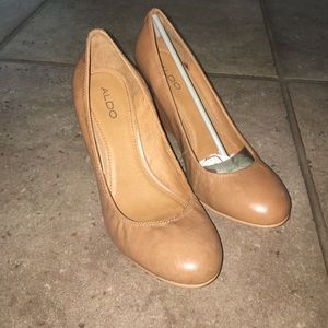 Tan Aldo wedges size 10!!