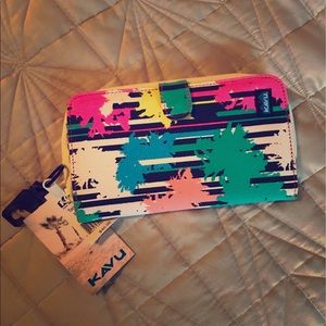 Kavu Tango Clutch Wallet