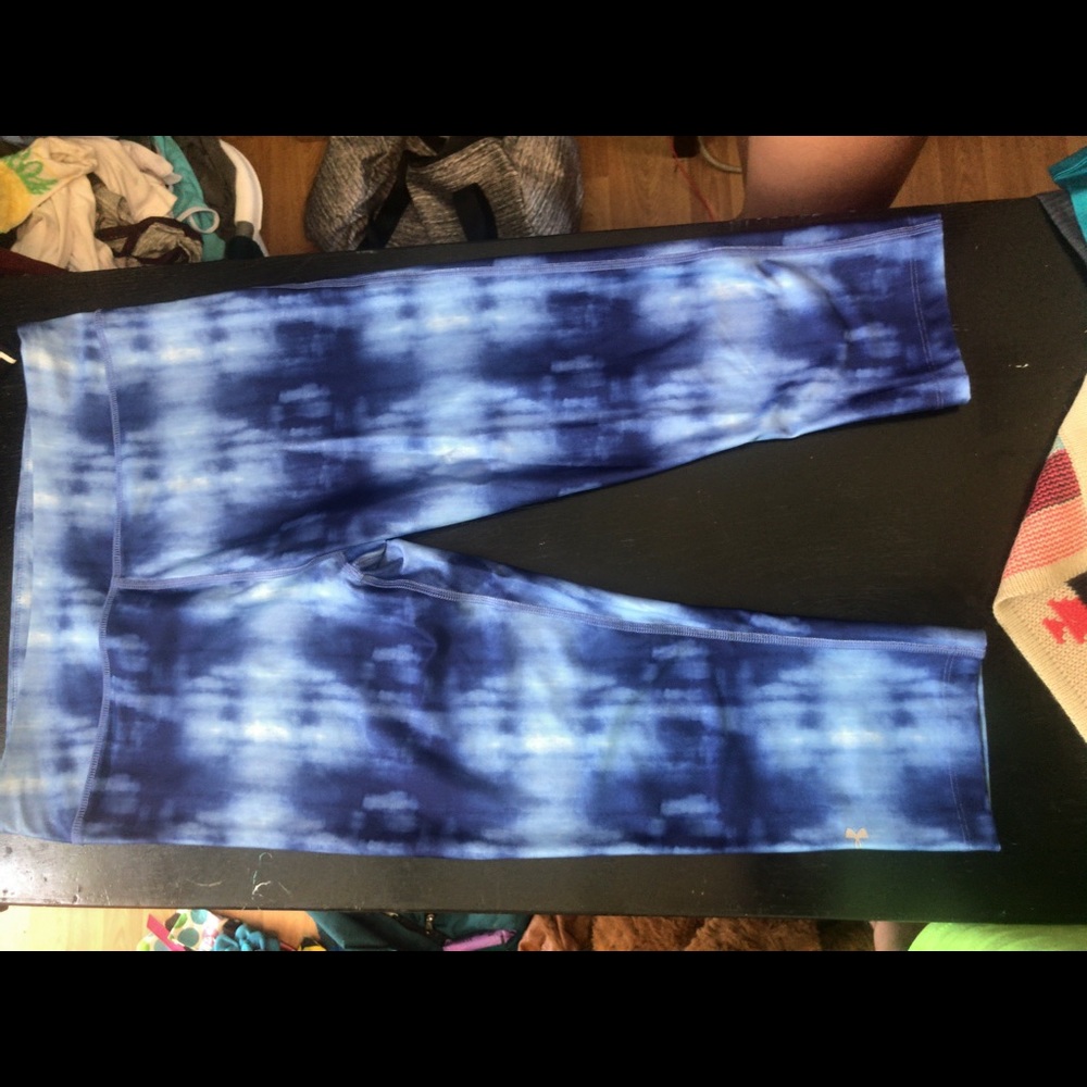 Blue tie dye Capri under Armour