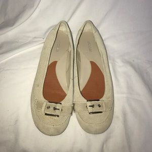 Aerosoles cream suede flats in 11B