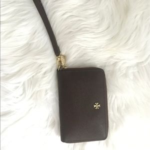 Tory Burch Robinson Wallet like new with wristlet