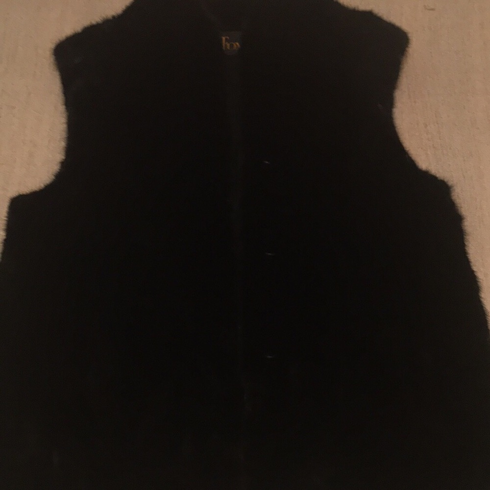 IJFox black vest