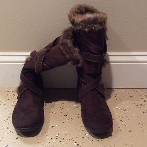 Faux fur lined boots