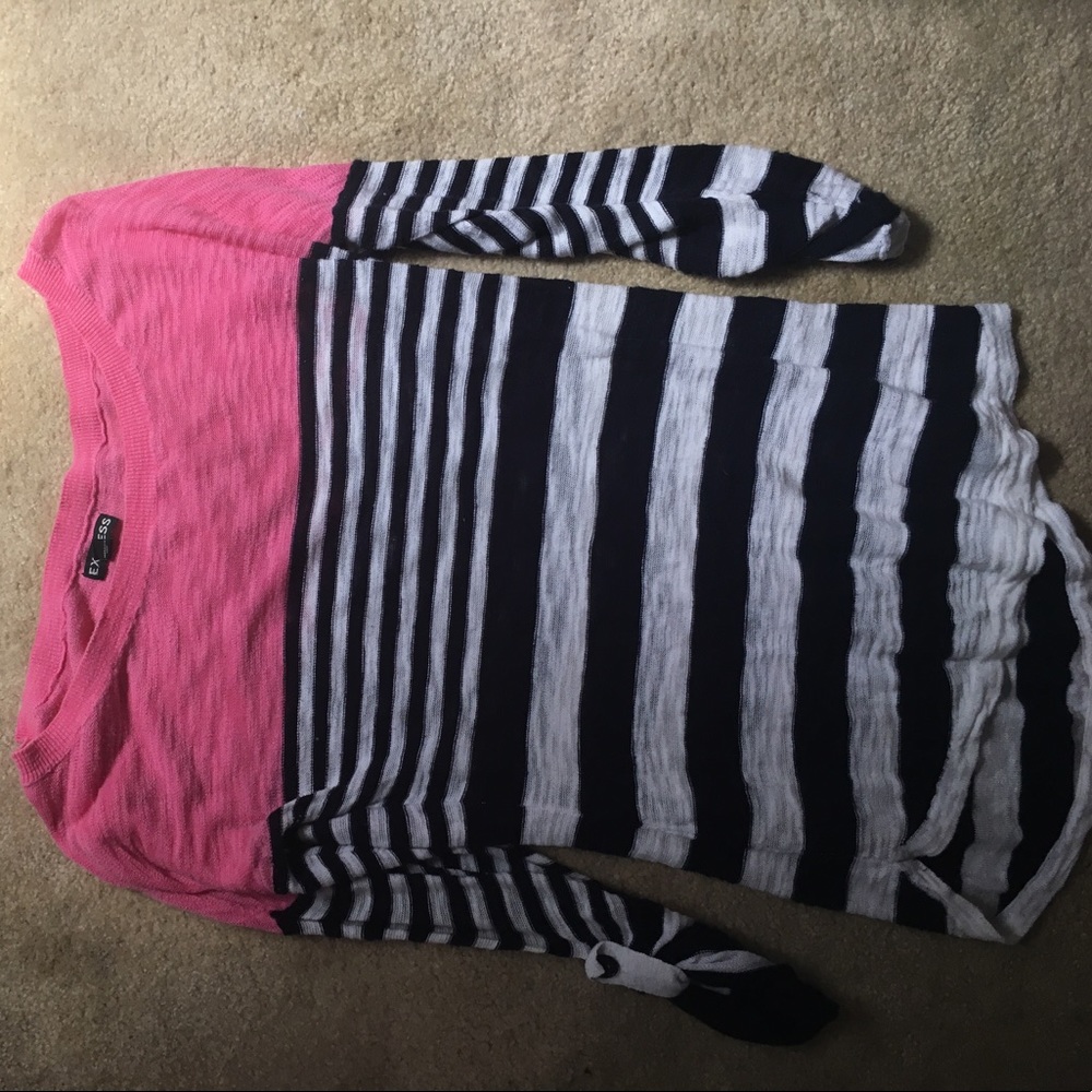 Navy blue stripes not black.