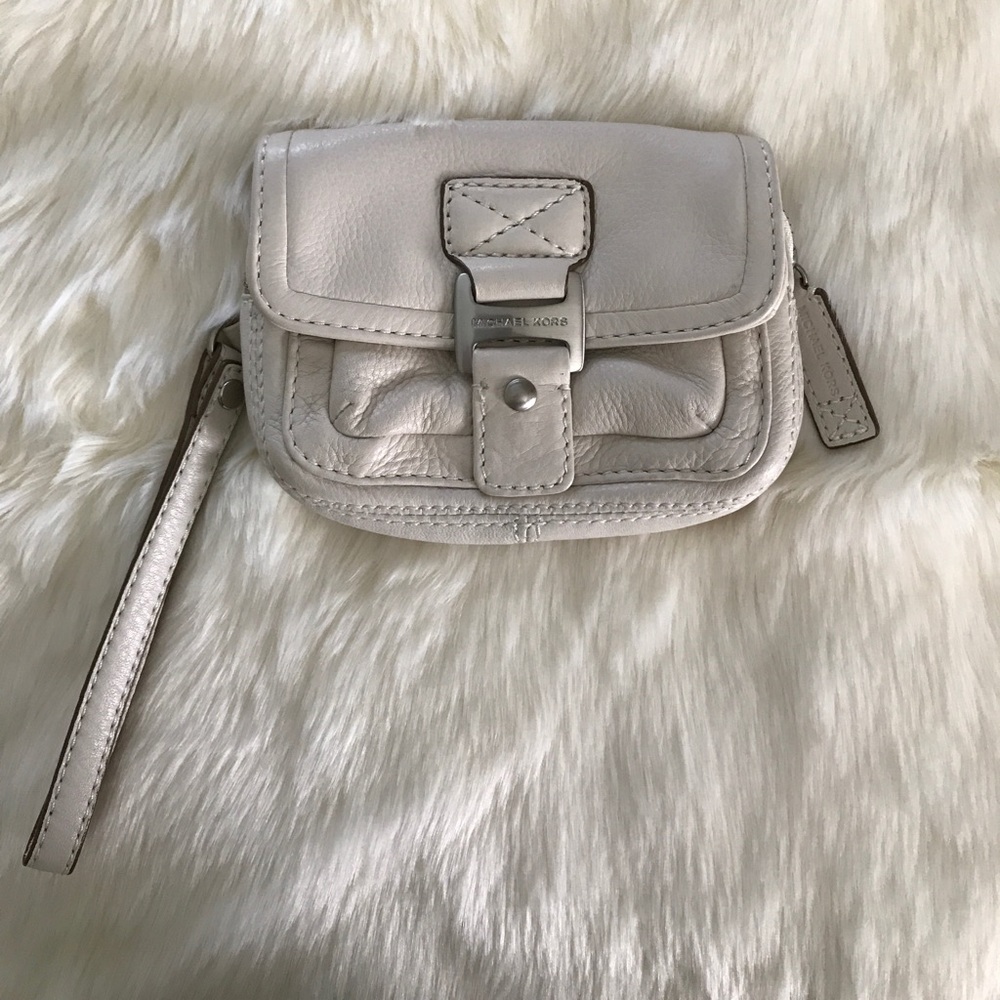 MICHAEL Michael Kors winter white wristlet